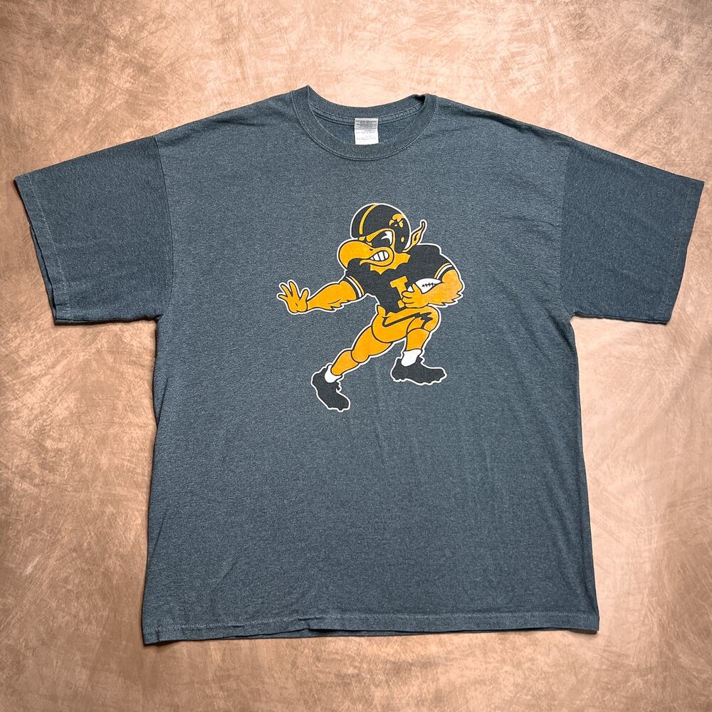 Vintage Y2K Iowa Hawkeyes Herky Country College Football T-Shirt Gray Double